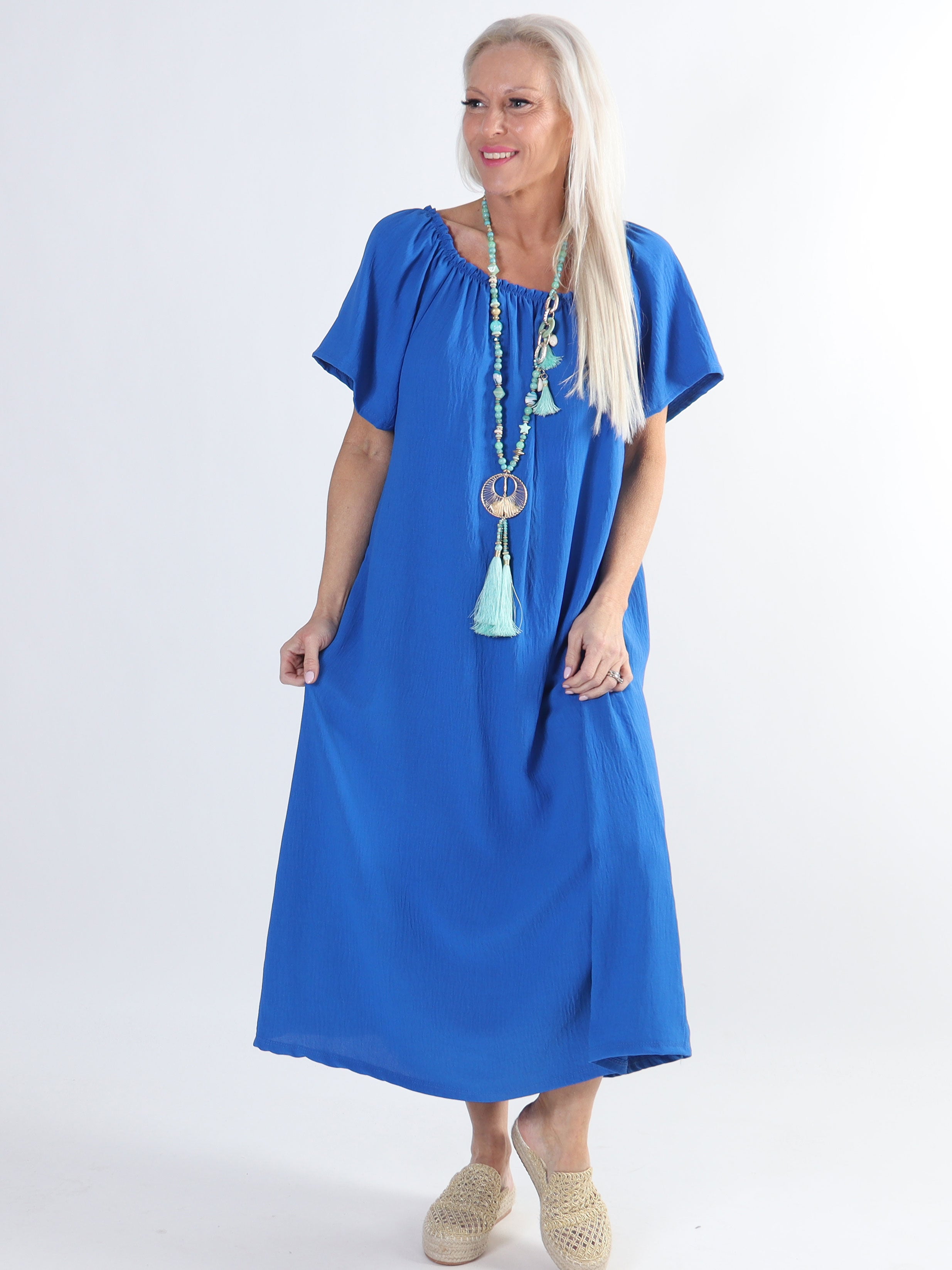 Taima - Lang ensfarvet plus size kjole med elastikkant